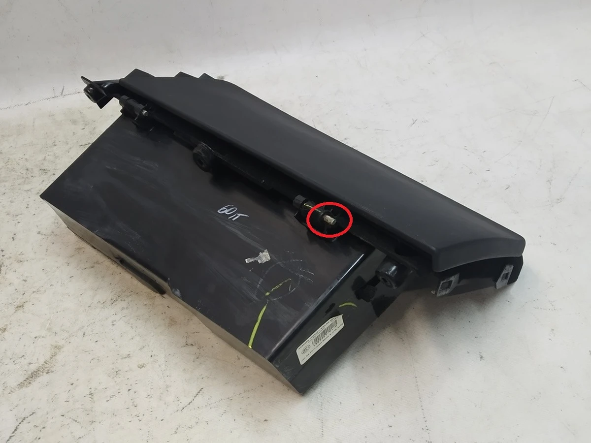 24 Бардачок (ящик для рукавичок) LTHR BLACK Tesla Model S, Model S REST, Model X 1003327-00-P