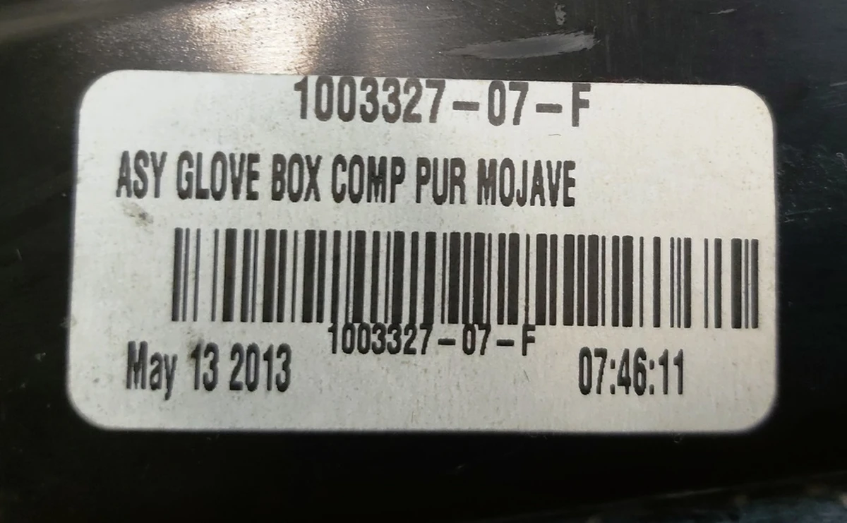 24 Glove compartment cover (glove box) PUR MOJAVE with pins Tesla model S 1003327-00-E