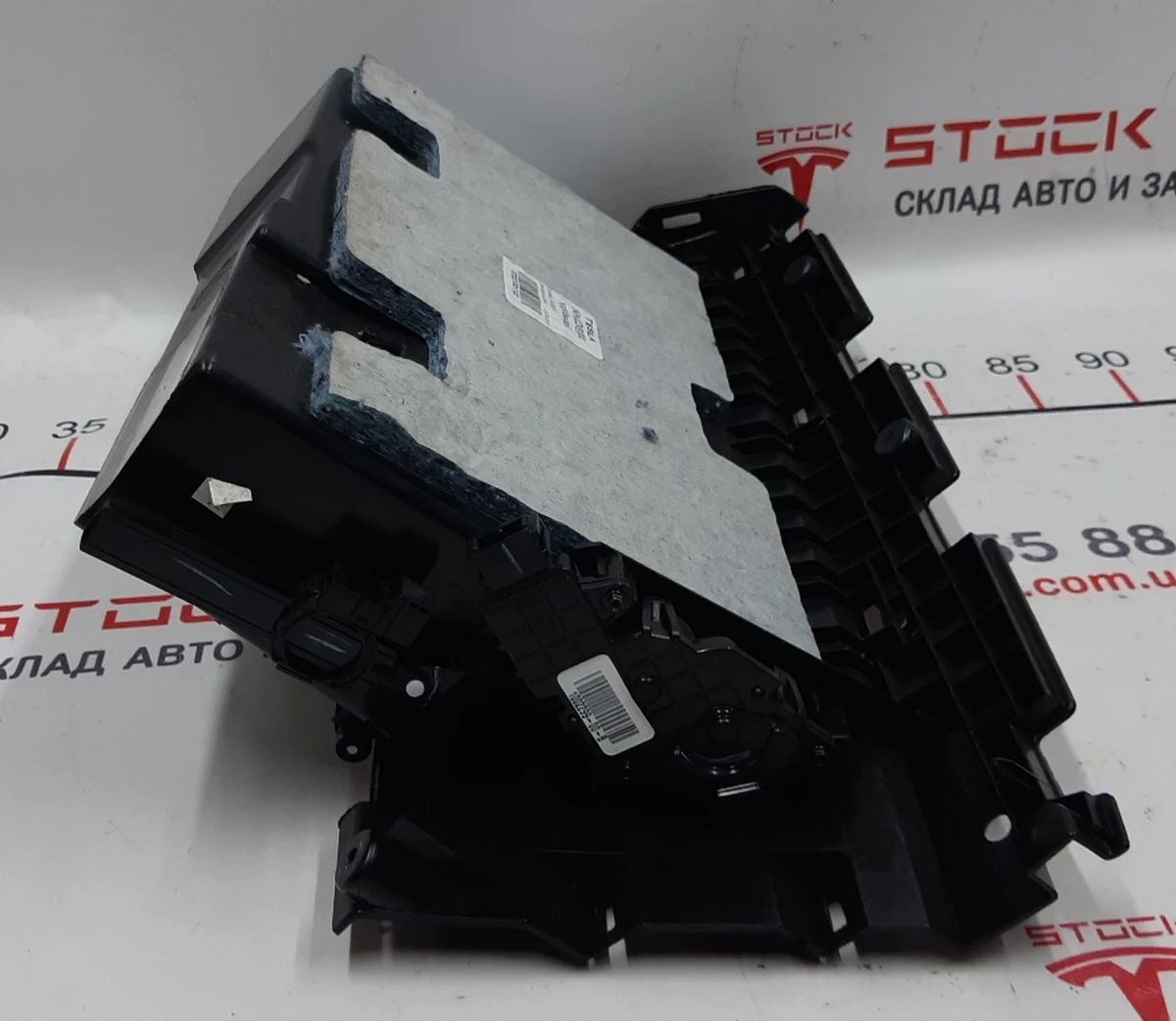 24 Бардачок ( ящик рукавички ) PVC BLK з пошкодженням Tesla model S 1003327-08-L