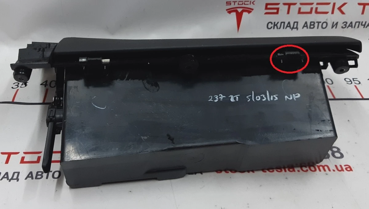 24 Бардачок ( ящик рукавички ) PVC BLK з пошкодженням Tesla model S 1003327-08-L