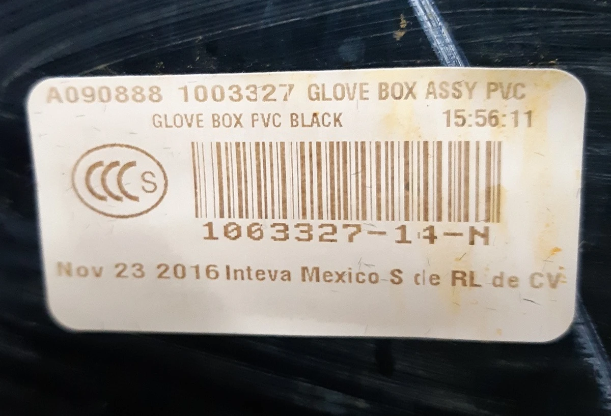24 Бардачок (перчаточный ящик) PVC BLK с повреждением Tesla model S REST 1003327-14-N