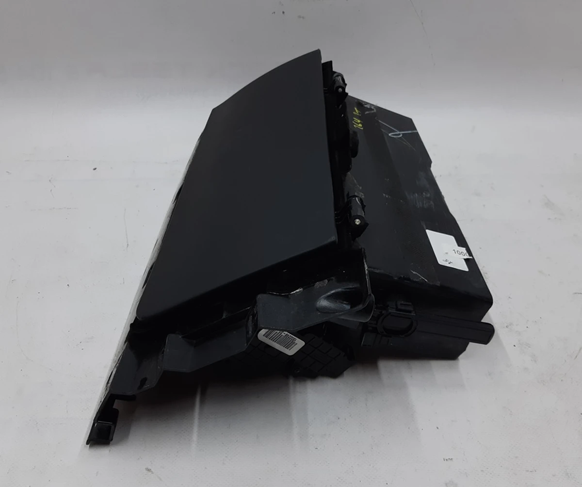24 Бардачок (перчаточный ящик) PVC BLK с повреждением Tesla model S REST 1003327-14-N