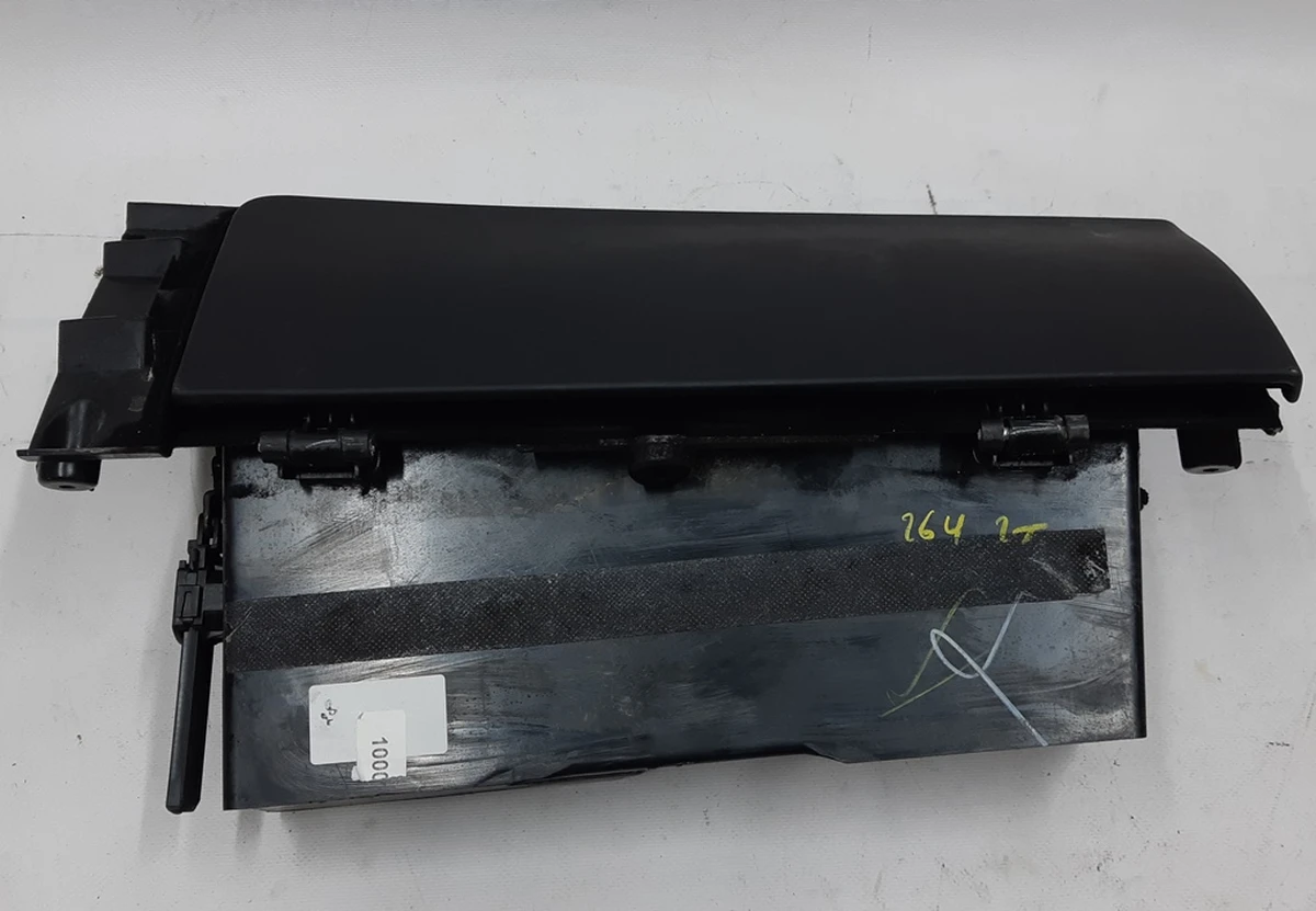 24 Бардачок (перчаточный ящик) PVC BLK с повреждением Tesla model S REST 1003327-14-N