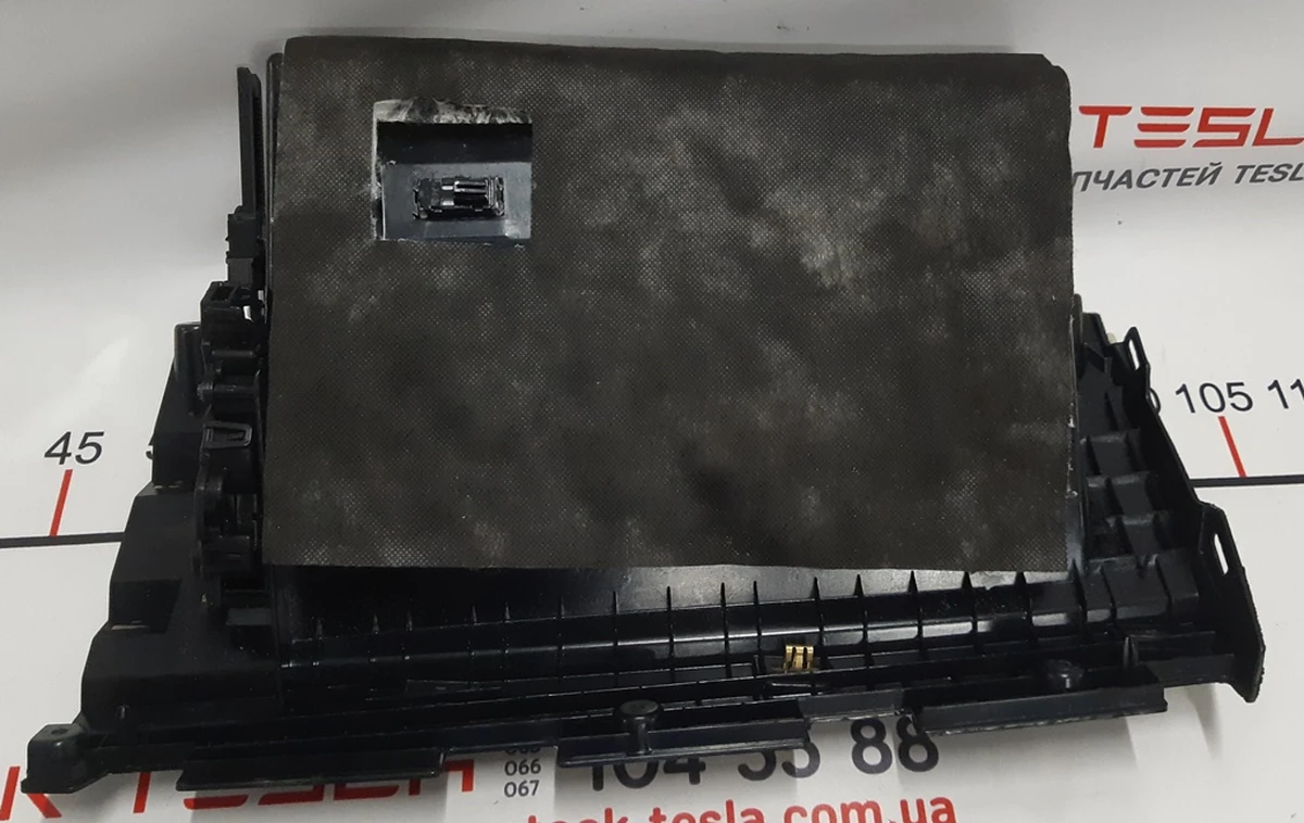 31 ASY GLOVE BOX COMP 13A PUR CREAM Tesla model S REST, model X 1003327-22-P