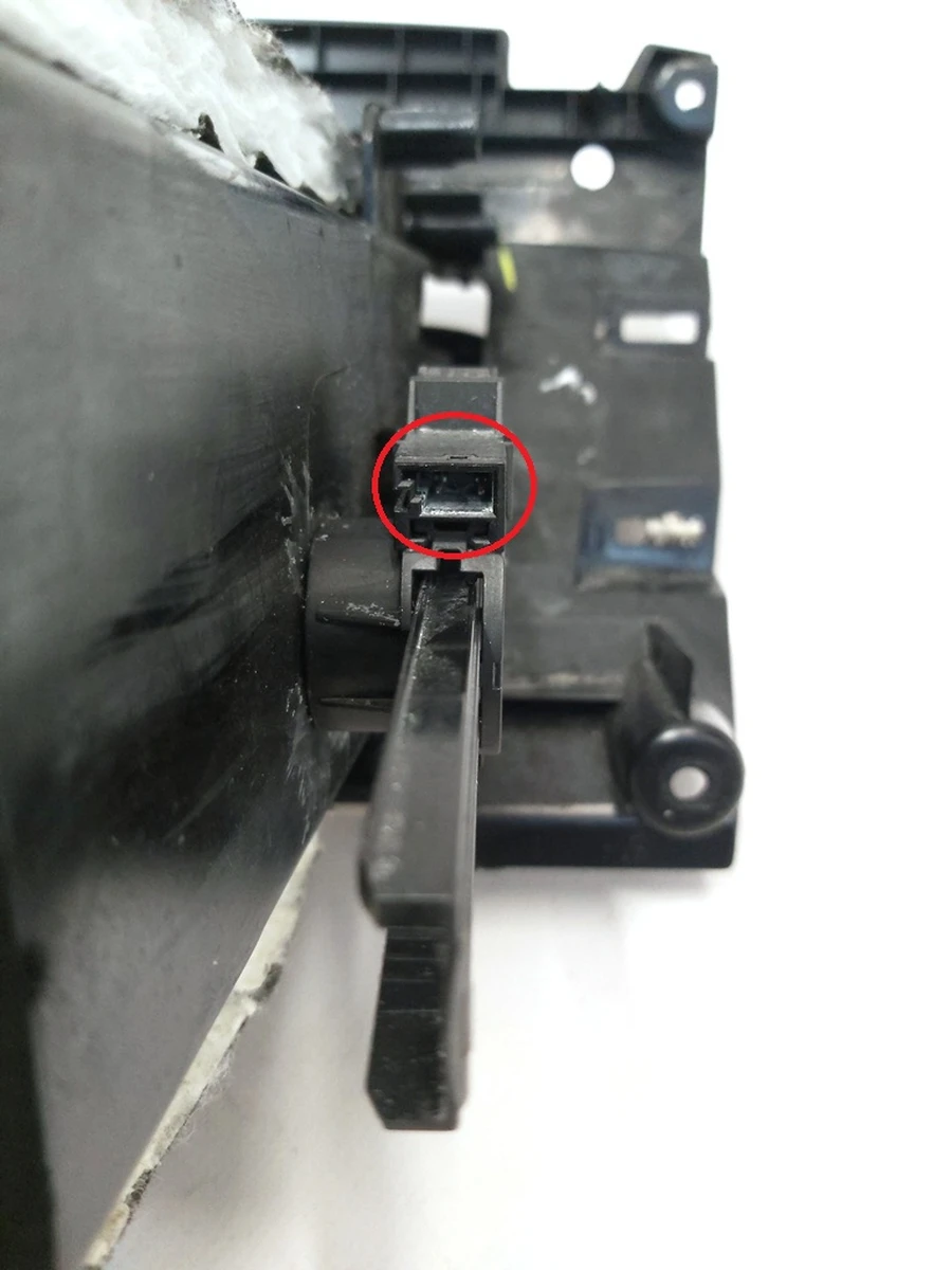 31 Бардачок (перчаточный ящик) 13A PUR CREAM без привода с повреждением Tesla model S REST, model X 1003327-22-P