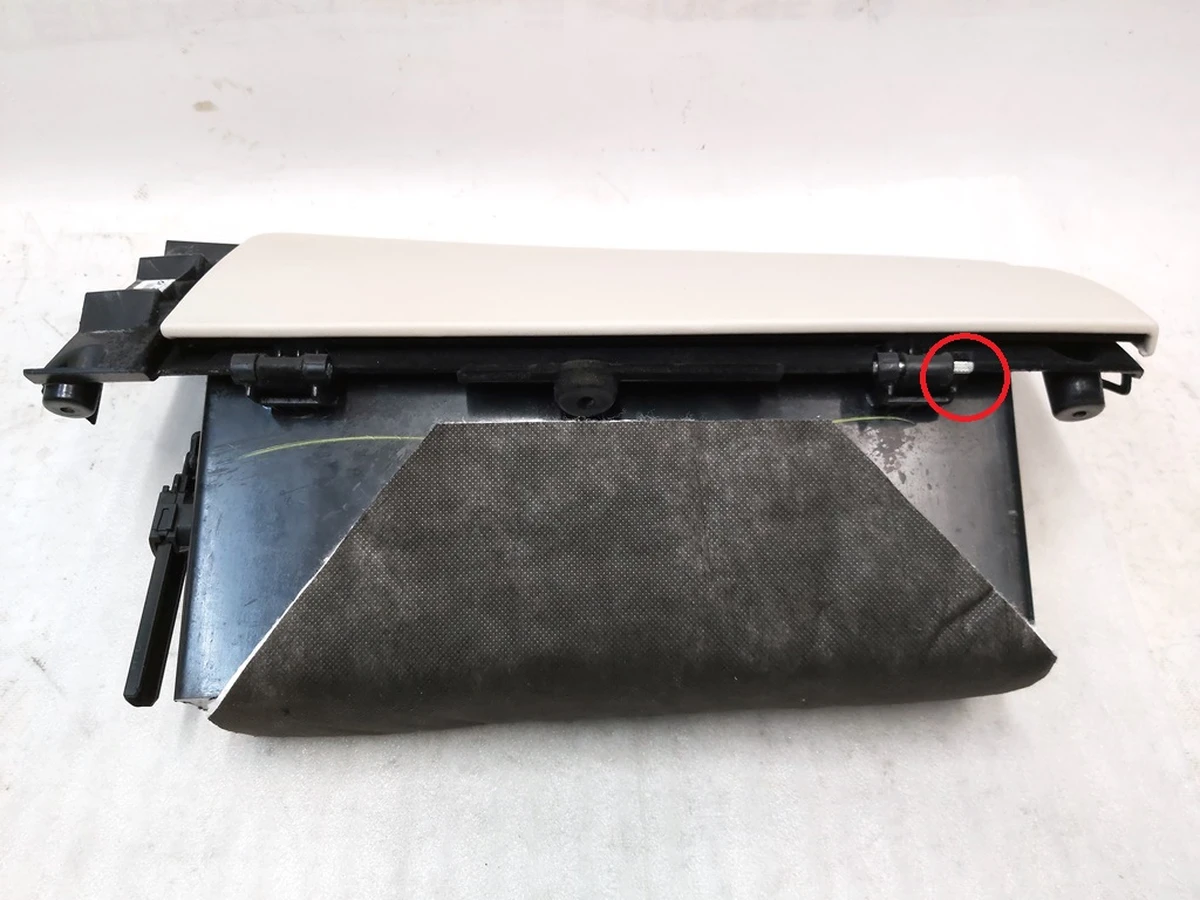 31 Бардачок (перчаточный ящик) 13A PUR CREAM с повреждением Tesla model S REST, model X 1003327-22-P