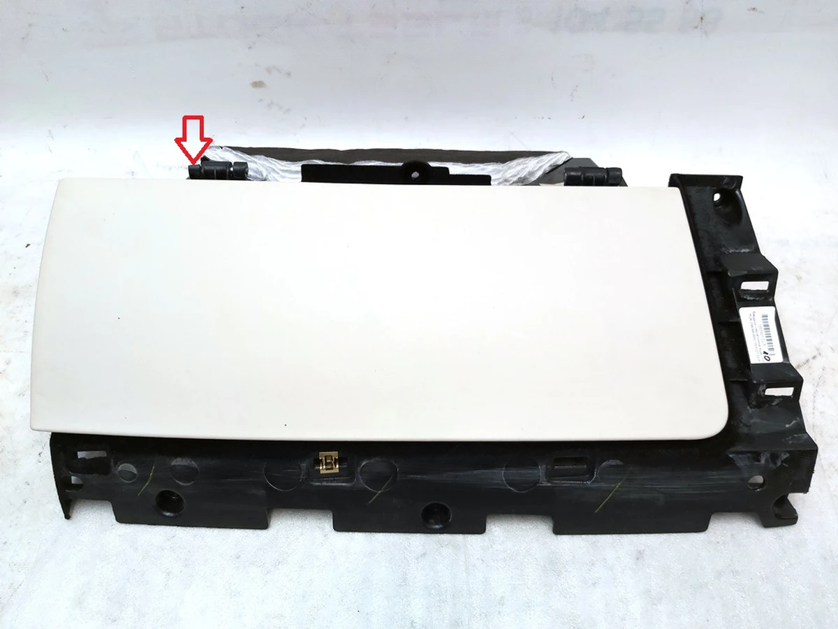 31 Бардачок (перчаточный ящик) 13A PUR CREAM с повреждением Tesla model S REST, model X 1003327-22-P