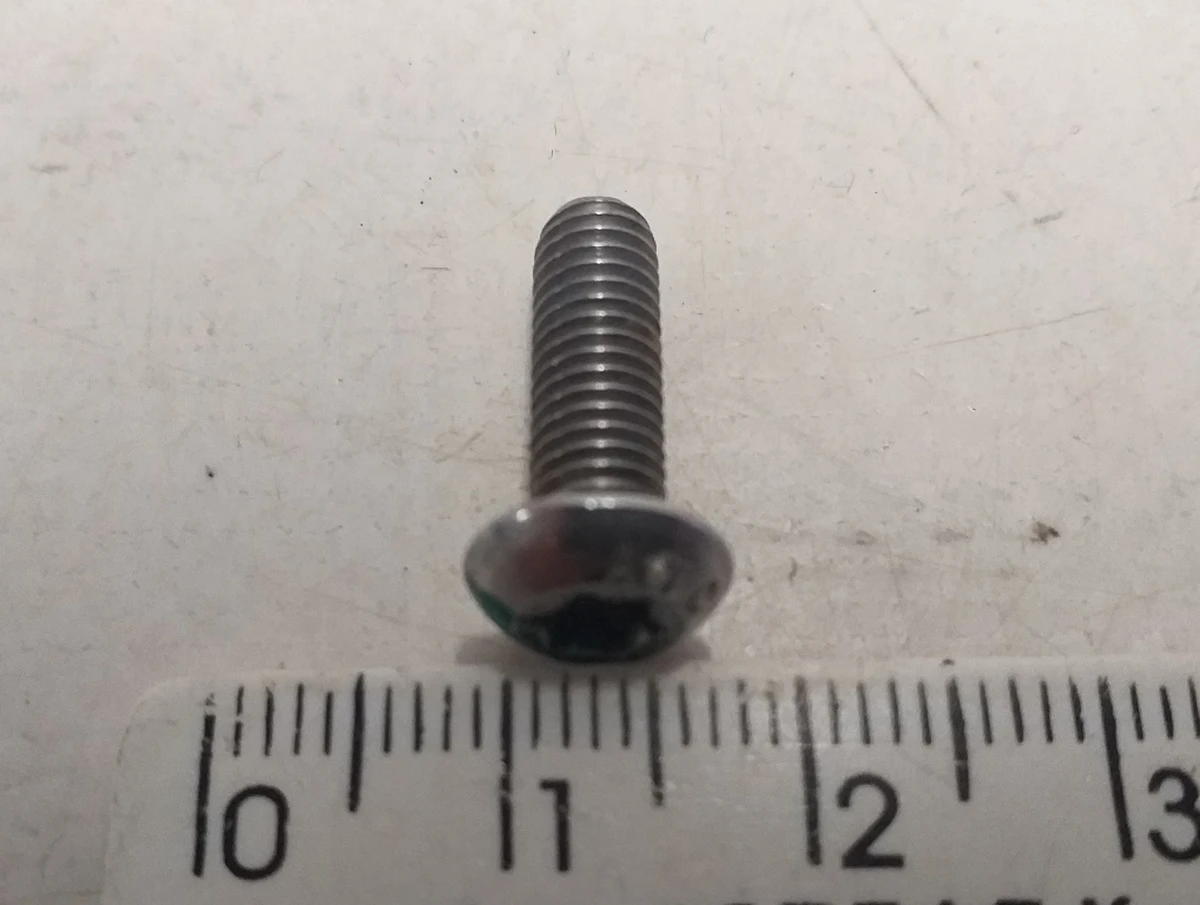 5 Болт M5X15MM LG BUTTONHEAD TORX Tesla model S 1003397-00-A