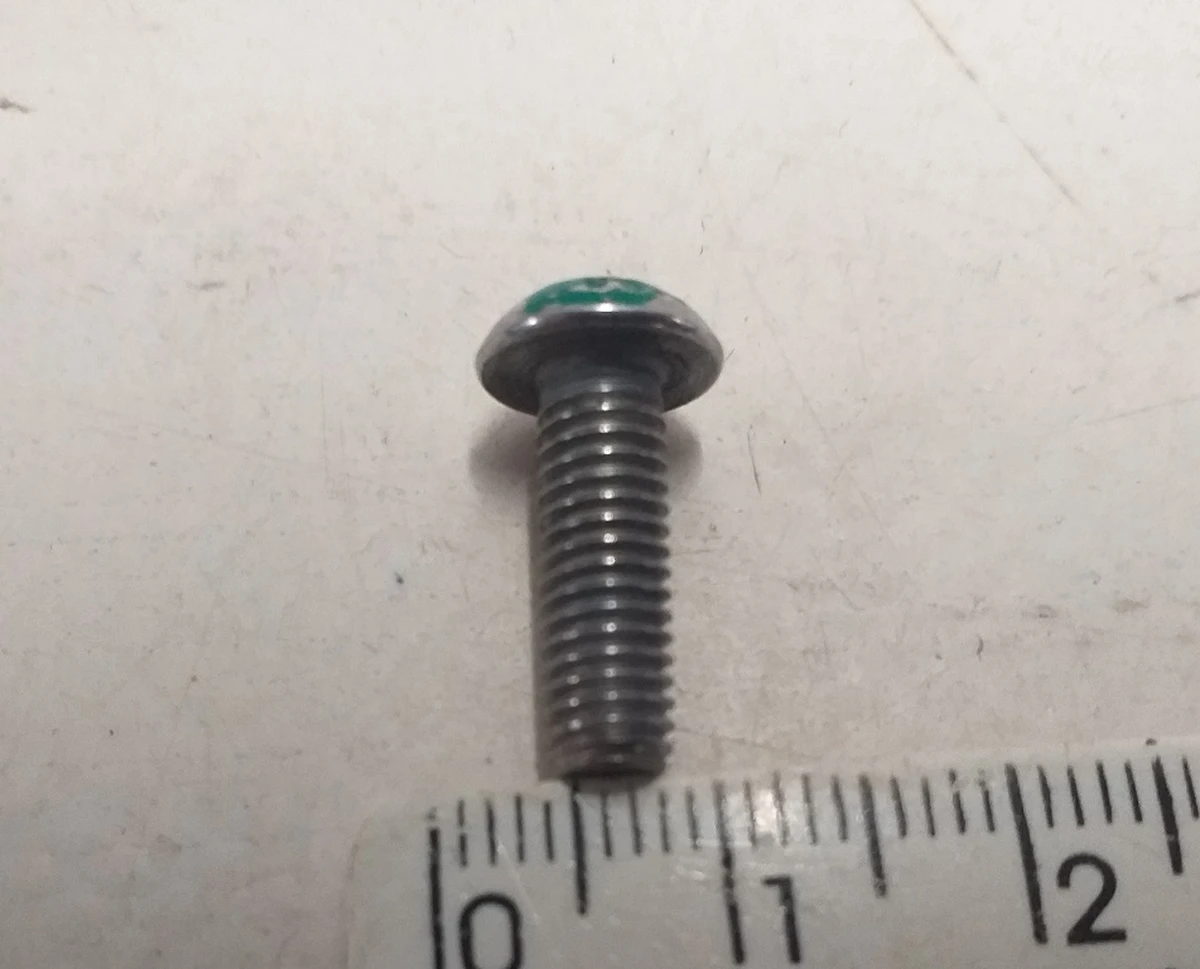 5 Болт M5X15MM LG BUTTONHEAD TORX Tesla model S 1003397-00-A