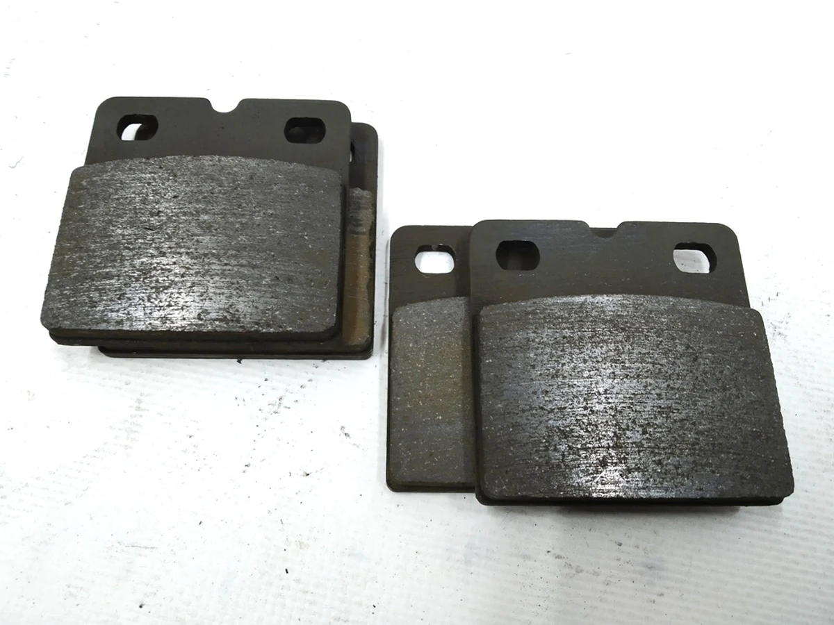 Колодки гальма стоянки (4шт. комплект) Tesla model S, model S REST 1003460-00-D