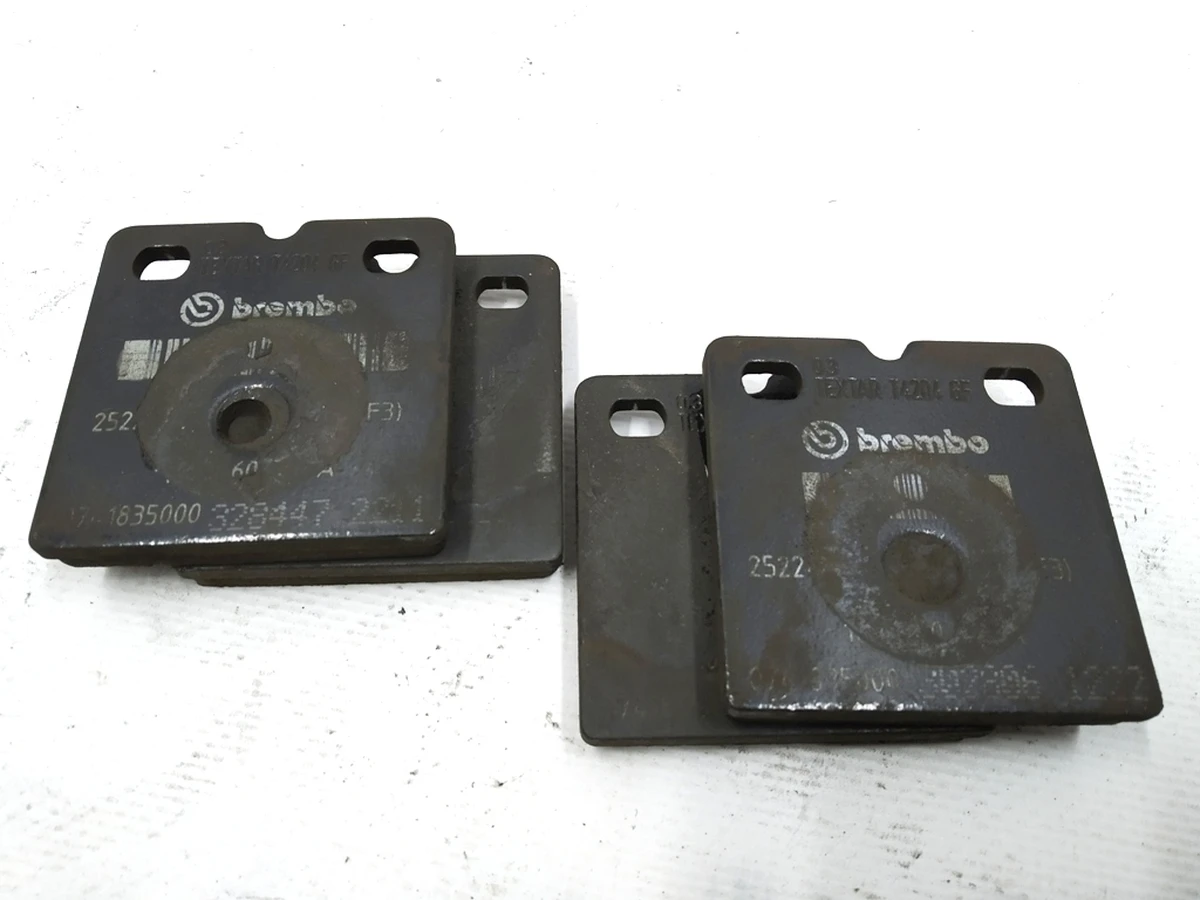 Колодки гальма стоянки (4шт. комплект) Tesla model S, model S REST 1003460-00-D