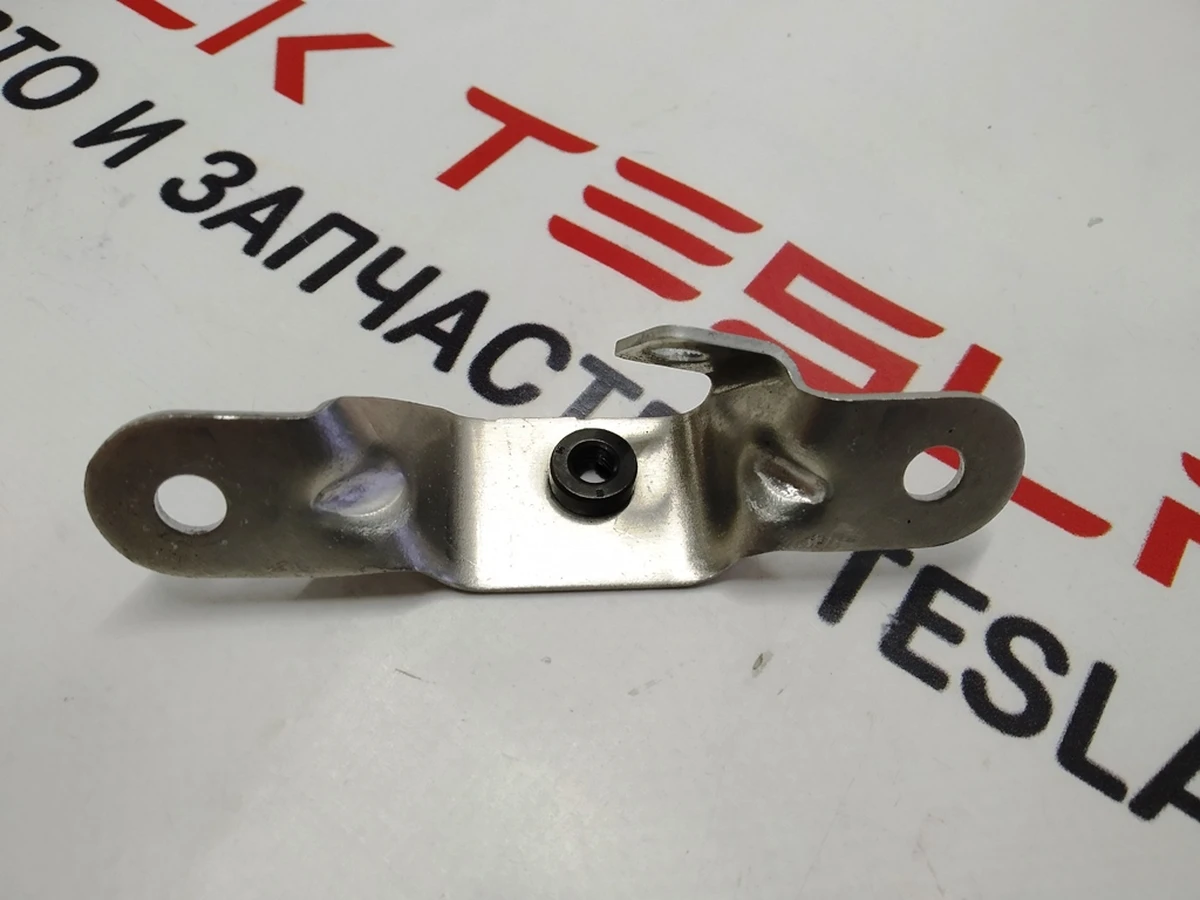 15 Кронштейн троса відкриття дверей передньої лівої Tesla model S, model S REST 1003540-00-A