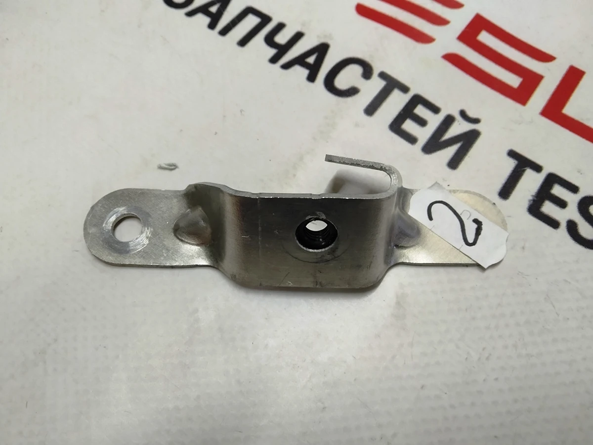 16 DOOR PULL CUP BRACKET ASSEMBLY - FRONT RIGHT Tesla model S, model S REST 1003541-00-A