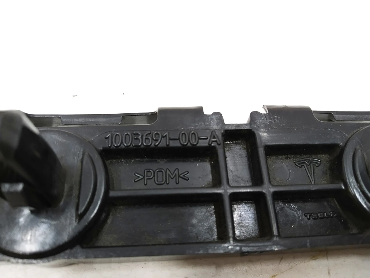 8 Door sill guide left/right rear damaged Tesla model S, model S REST 1003691-00-B