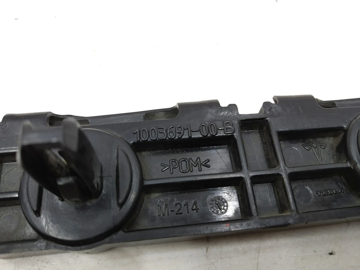 8 Направляюча накладка порога ліва/права задня з пошкодженням Tesla model S, model S REST 1003691-00-B