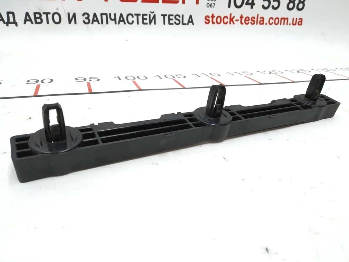 7 Напрямна накладки порога передня ліва з пошкодженням Tesla model S, model S REST 1003692-00-C