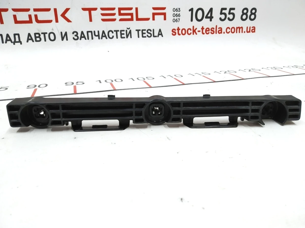 7 Напрямна накладки порога передня ліва з пошкодженням Tesla model S, model S REST 1003692-00-C