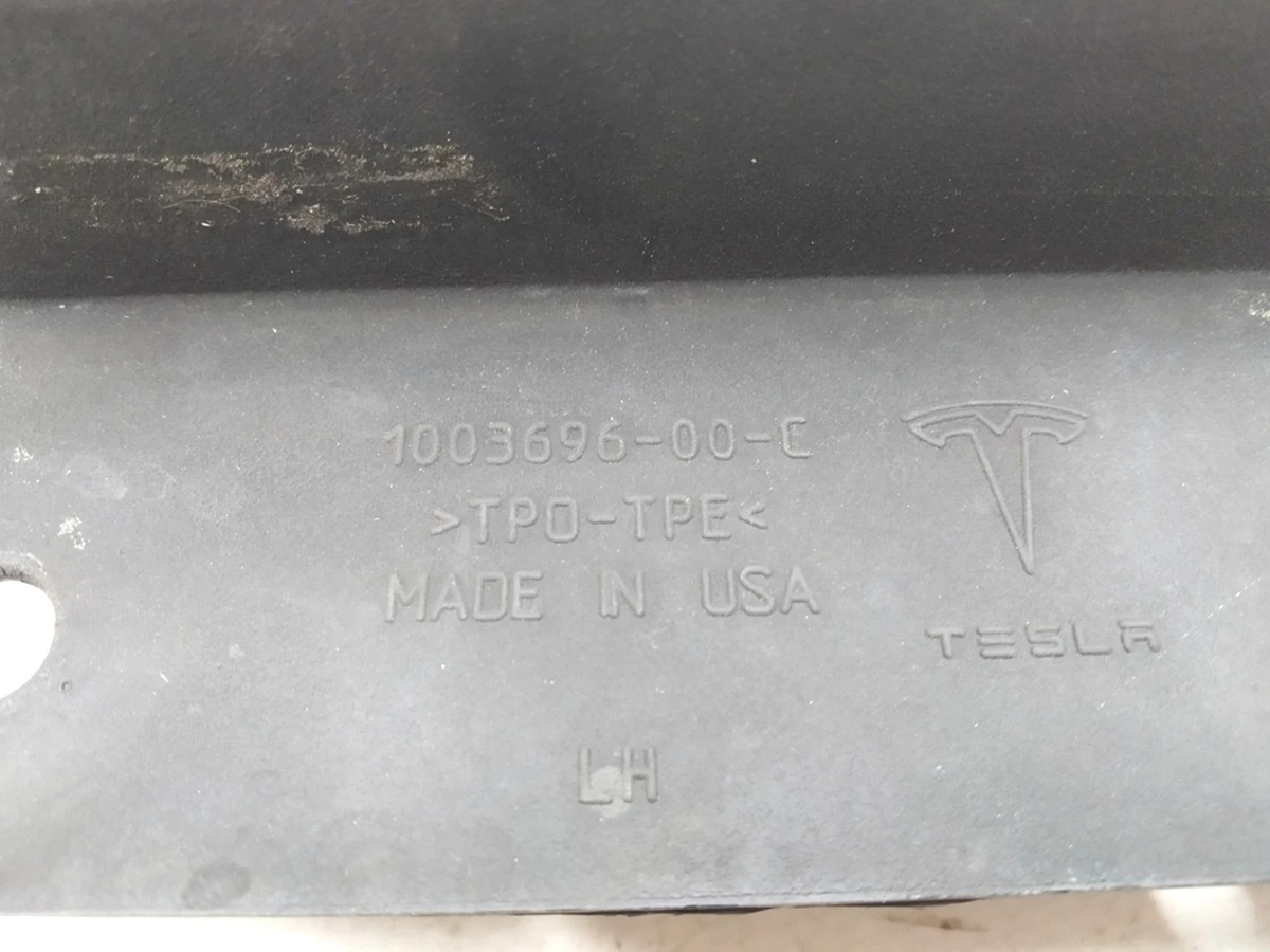 12 Fairing door sill left Tesla model S 1003696-00-D