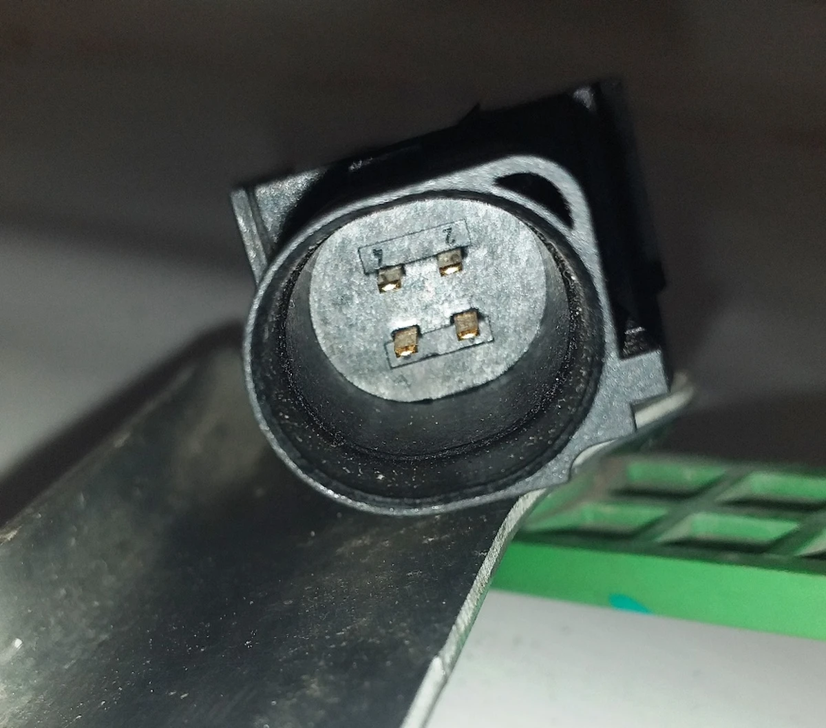 7 Датчик уровня задней пневмоподвески левый правый Tesla model S 1004173-00-A