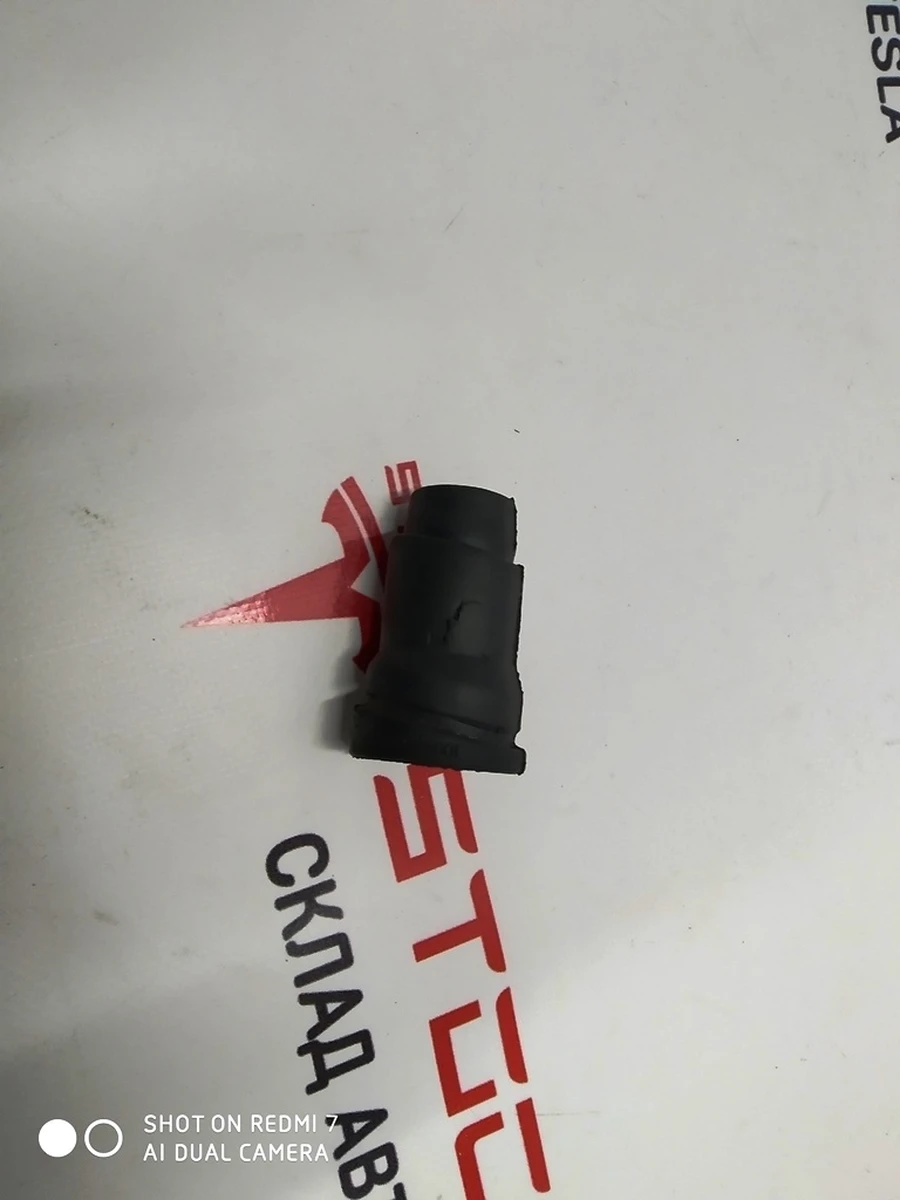 6 MDL S,HVAC DRAIN HOSE,OUTER GROMMET / MDL S Tesla model S 1031031-00-A