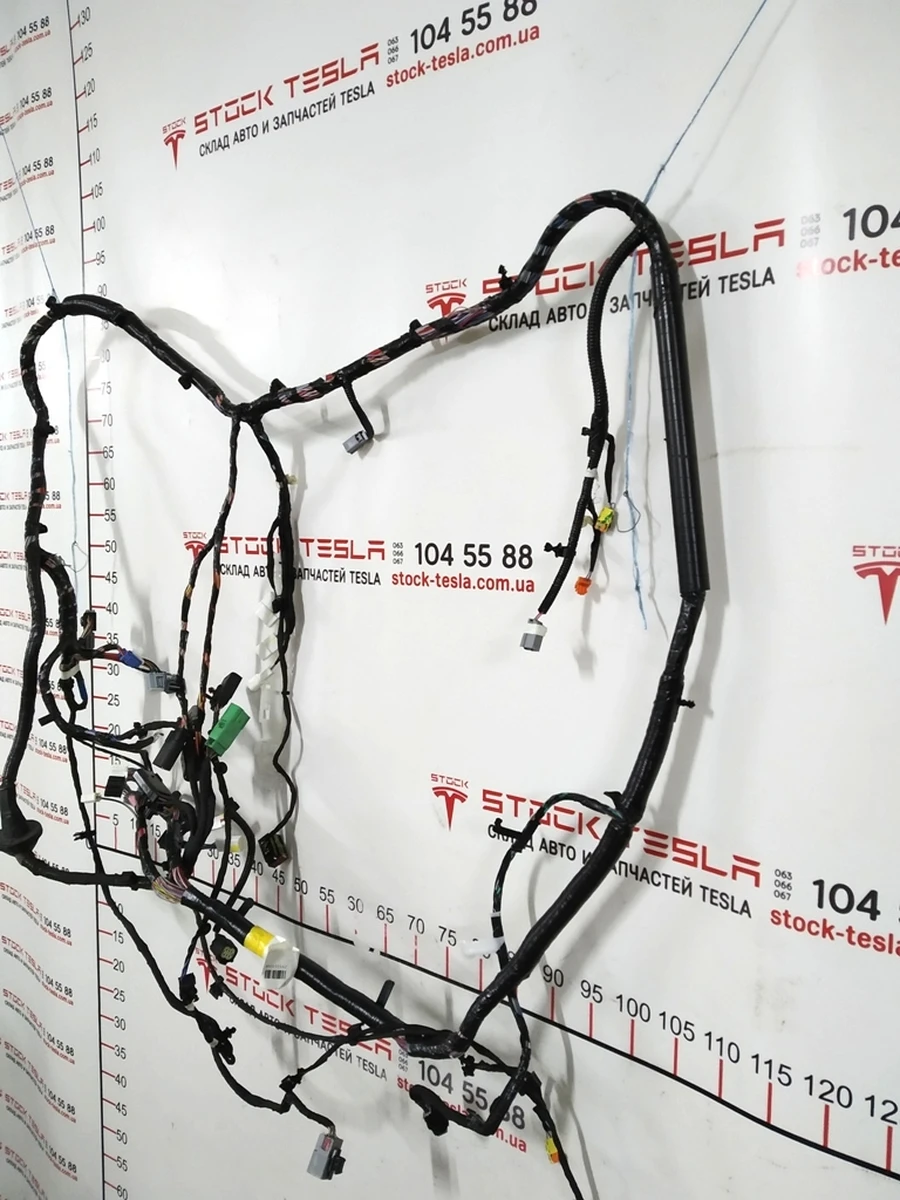 Wiring right threshold RWD Tesla model S 1004417-00-P