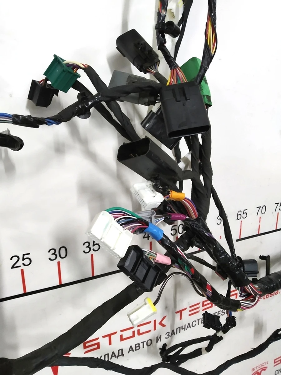 Wiring right threshold RWD Tesla model S 1004417-00-P