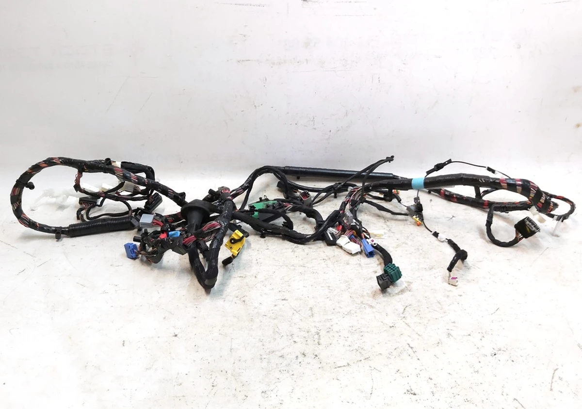 1 Электропроводка правого порога AWD Tesla model S REST 1004417-00-T