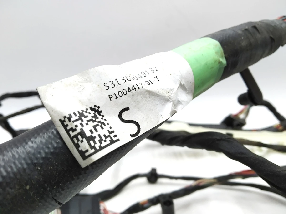 1 Электропроводка правого порога RWD в разбор Tesla model S REST 1004417-01-T