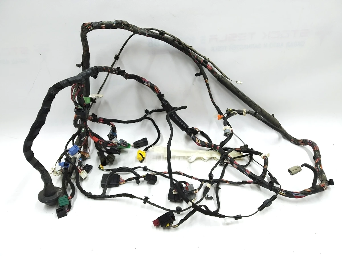 1 Электропроводка правого порога RWD в разбор Tesla model S REST 1004417-01-T