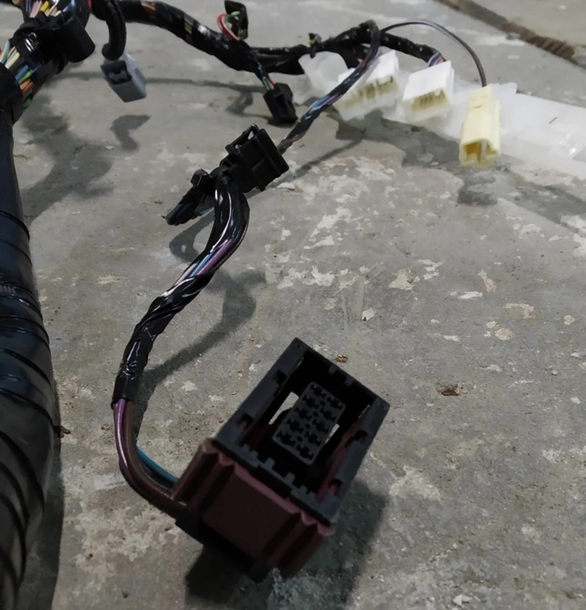 Електропроводка правого порога AWD/RWD (на контактах сліди окислення) Tesla model S 1004417-96-N