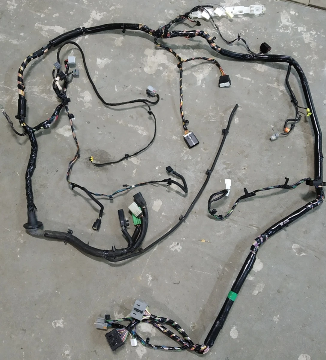 Електропроводка правого порога AWD/RWD (на контактах сліди окислення) Tesla model S 1004417-96-N