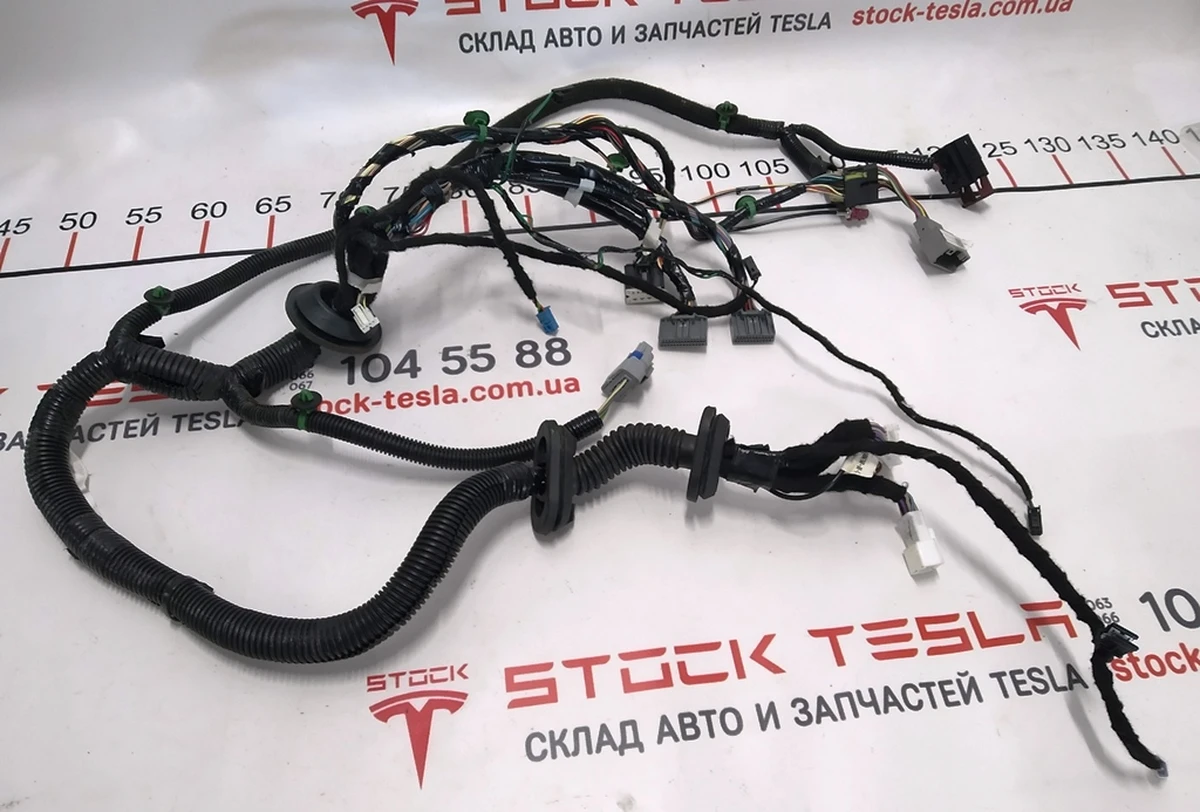 1 Електропроводка дверей передньої лівої Tesla model S 1004419-00-G