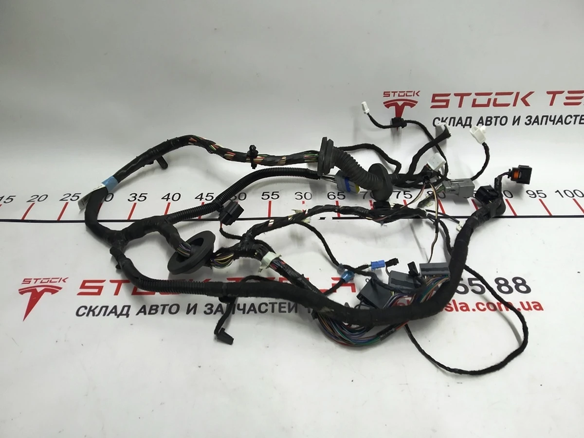 1 Электропроводка двери передней левой Tesla model S 1004419-00-M