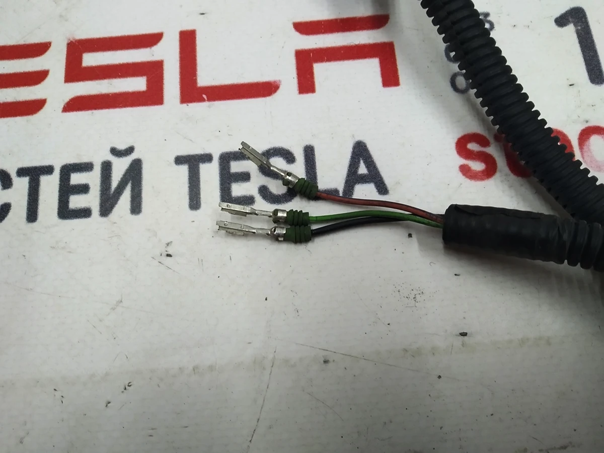 1 Електропроводка бампера переднього (без парктроників та автопілота) (з пошкодженнями) Tesla model S 1004420-00-M