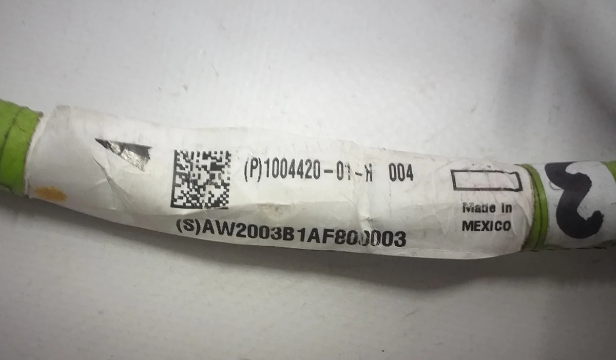 1 Електропроводка бампера переднього BASE (без парктроніків) два роз'єми Tesla model S 1004420-01-J