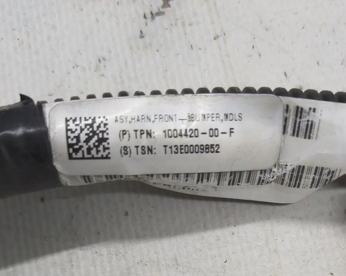 1 Електропроводка бампера переднього (без парктроників та автопілота) Tesla model S 1004420-00-M