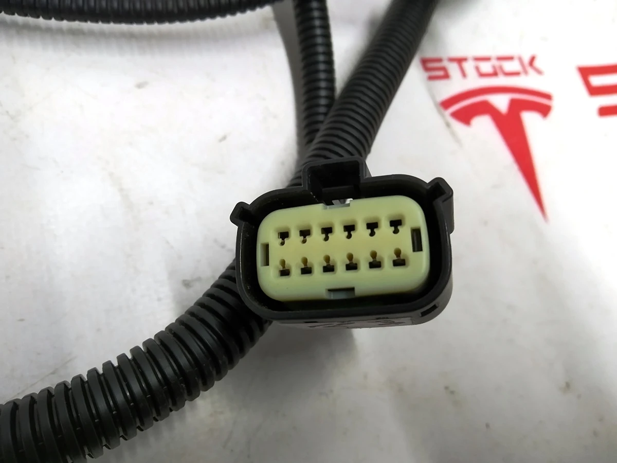 1 Електропроводка бампера заднього (6 парктроників) АП2 Tesla model S REST 1004421-04-T