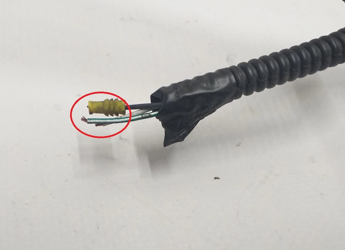 1 Електропроводка бампера заднього (6 парктроників) АП2 з ушкодженням Tesla model S REST 1004421-04-T