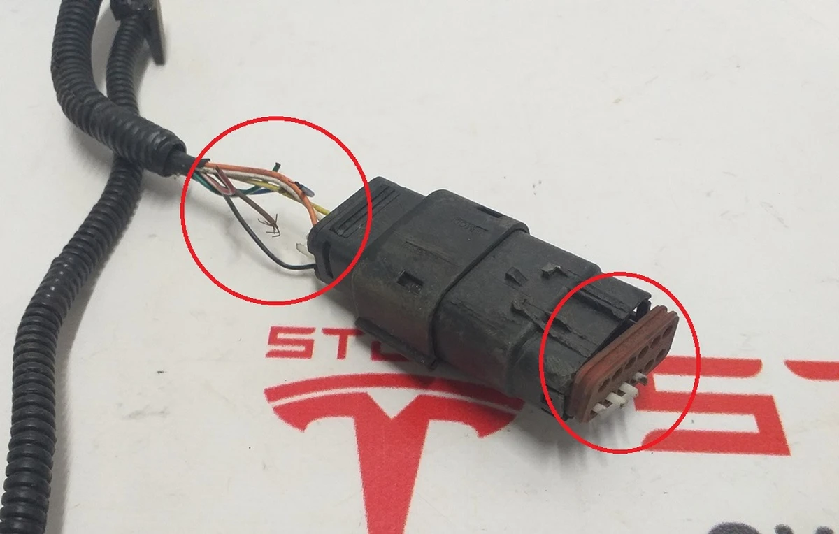 1 Rear bumper wiring (6 parking sensors) AP2 with damage Tesla model S REST 1004421-04-T