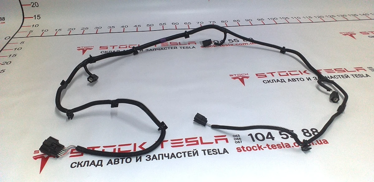 1 Електропроводка бампера заднього (4 парктроніки) Tesla model S 1004421-93-N