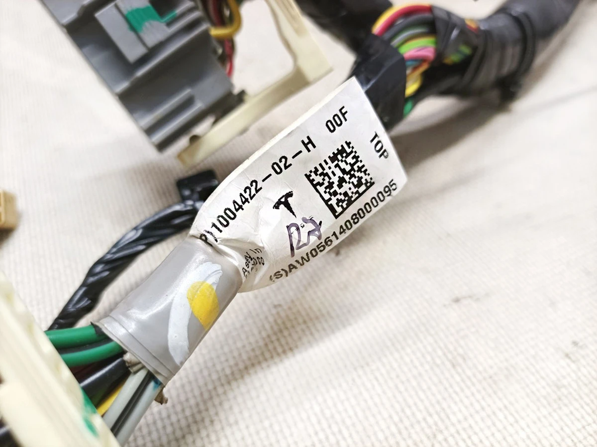 1 Електропроводка інструментальної панелі (торпедо) RWD Tesla model S 1004422-02-H