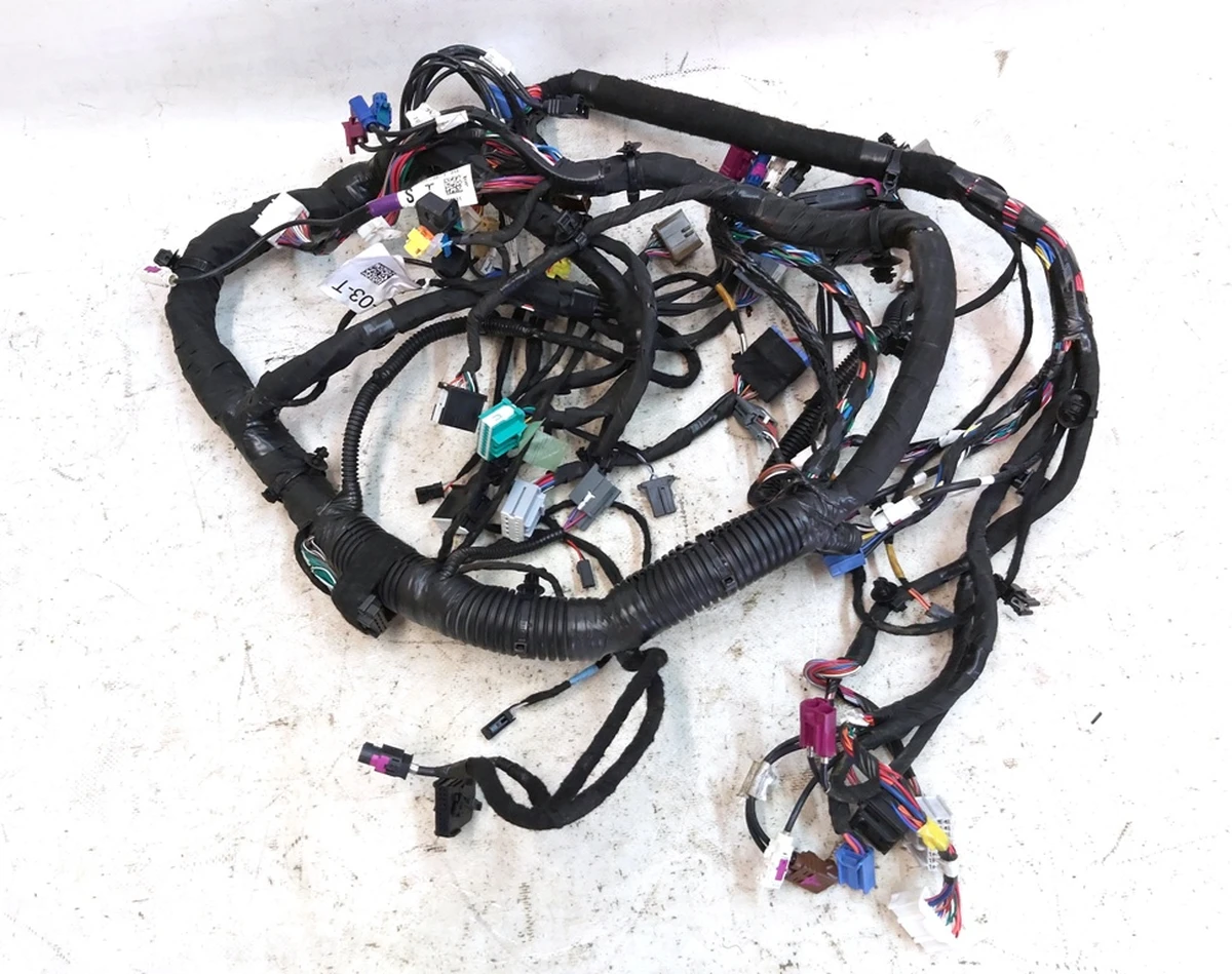 1 Електропроводка інструментальної панелі (торпедо) AWD Tesla model S 1004422-92-N