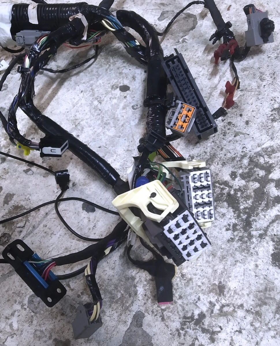 1 Електропроводка інструментальної панелі (торпедо) у розбір AWD/RWD Tesla model S 1004422-92-N