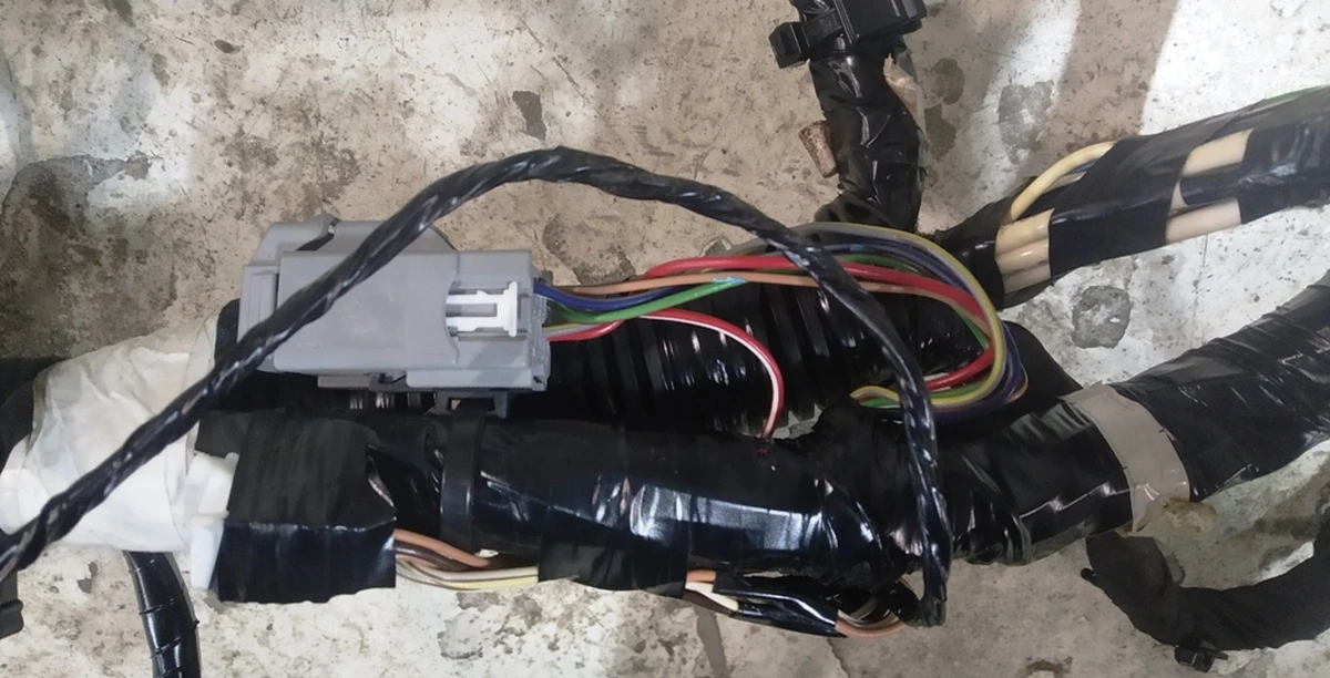 1 Електропроводка інструментальної панелі (торпедо) у розбір AWD/RWD Tesla model S 1004422-92-N