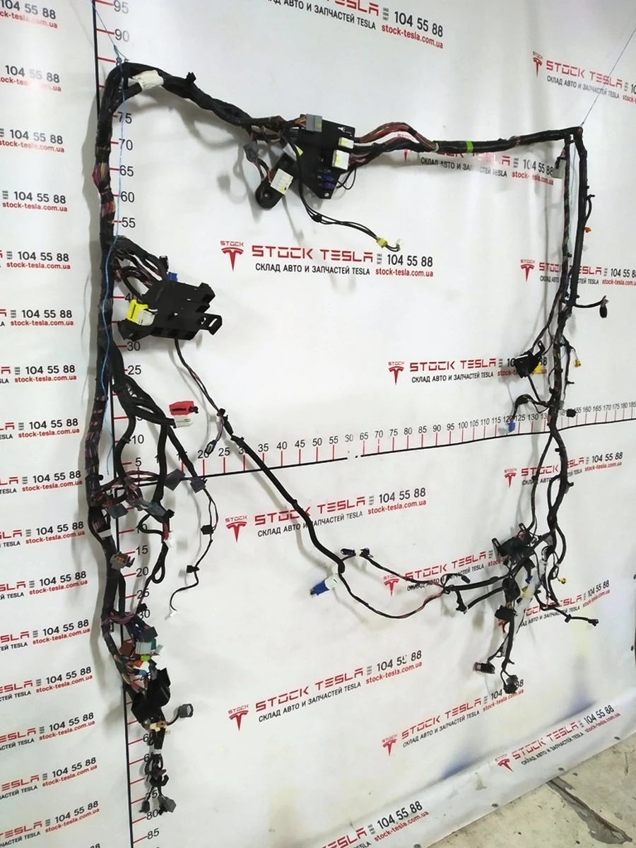 1 Електропроводка приладової панелі і кузова (нижня) Tesla model S REST 1004423-91-R