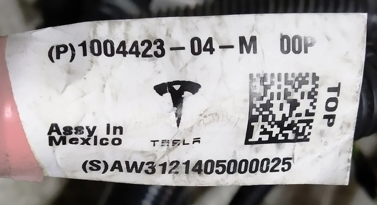 Электропроводка приборной панели кузова (нижняя) (на контактах следы окисления) RWD без реле 30-40A Tesla model S 1004423-95-M