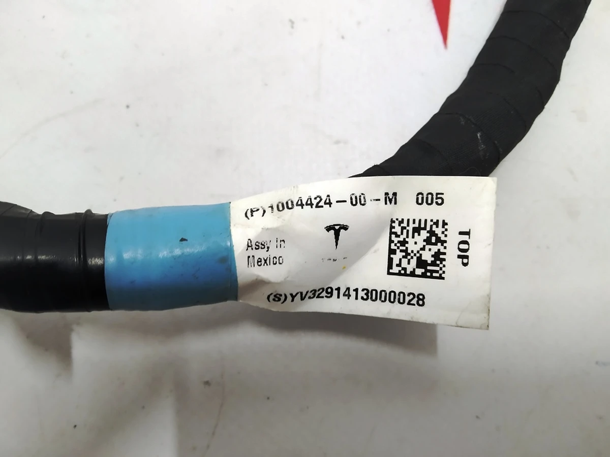 2 Электропроводка двери передней правой Tesla model S 1004424-00-M