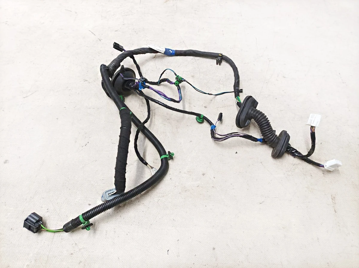 3 Электропроводка двери задней левой с повреждением Tesla model S 1004425-00-M