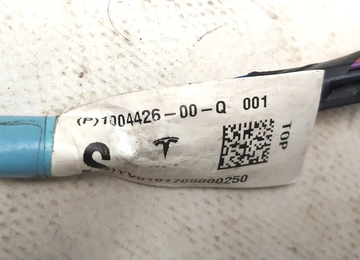 4 Електропроводка дверей задніх правих з окисленням Tesla model S, model S REST 1004426-00-Q