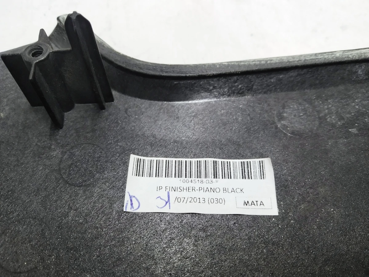 23 Декоративна накладка центральної панелі пасажирська PIANO BLACK MATA Tesla model S, model S REST, model X 1045969-03-B